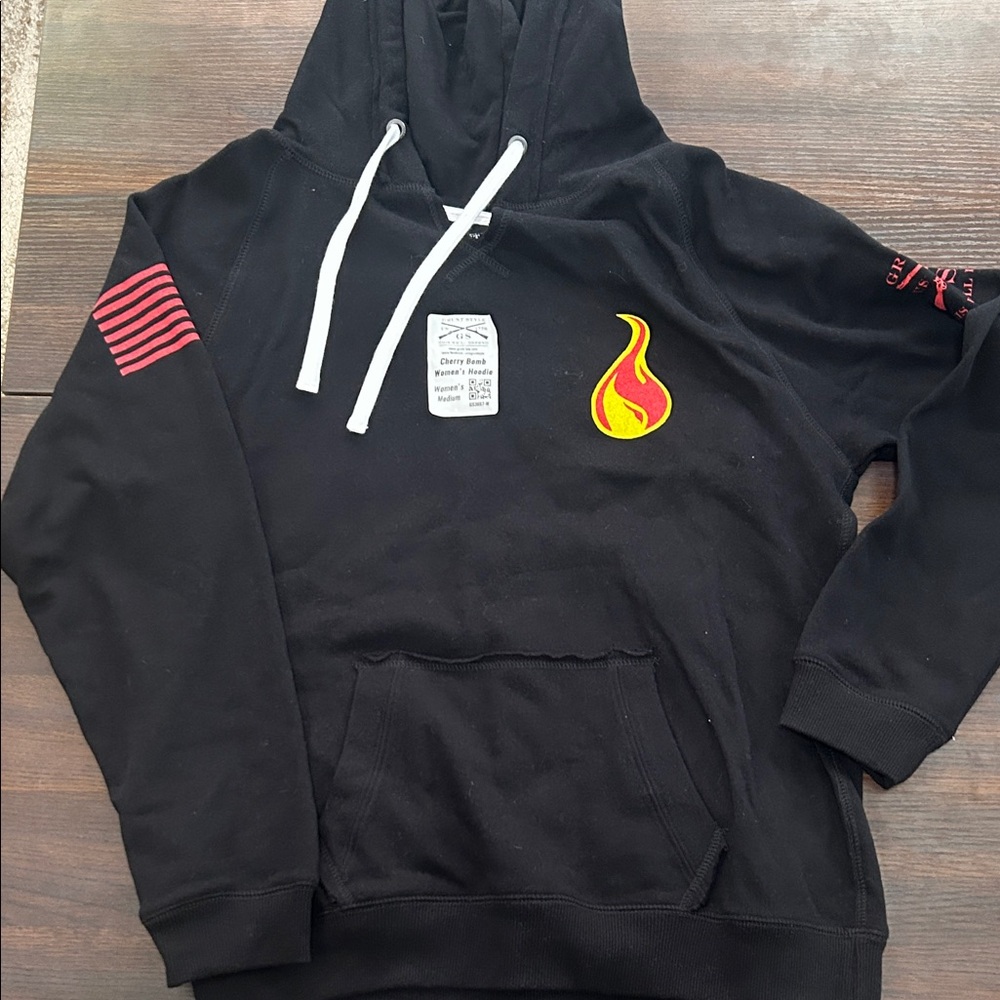 Grunt style women’s cherry bomb hoodie M NWT